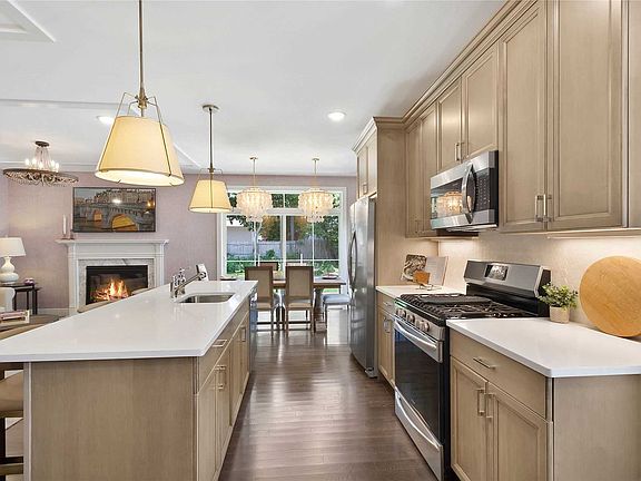 4th image of 5 Silver Spruce Way