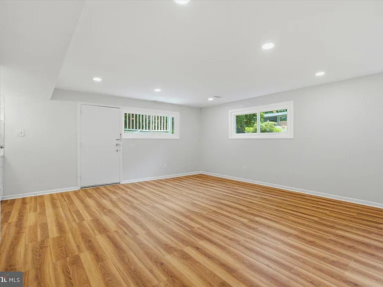 6614 Melody Ln — Photo 21