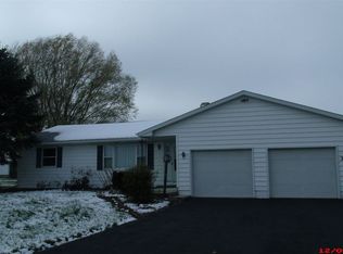 335 Lakeview Dr, Avon, IL 61415