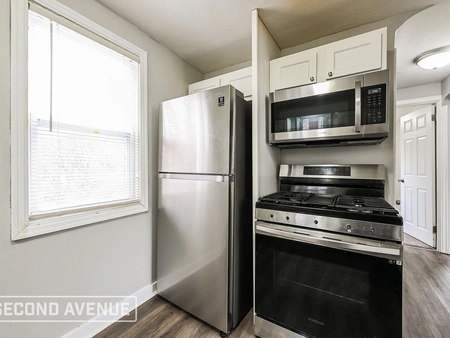 3 bed, 1.0 bath, 986 sqft, $1,295 — Photo 3