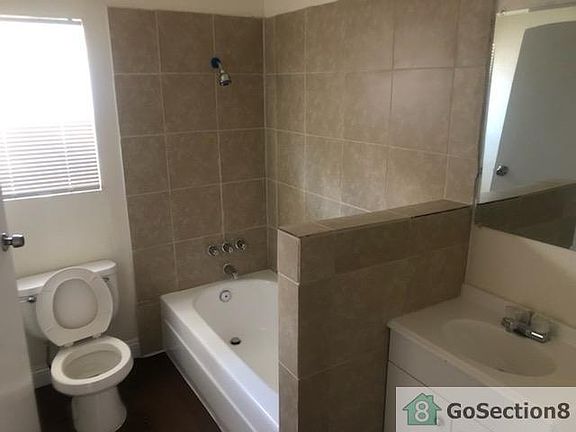 5th image of 409 W Van Buren Ave #8