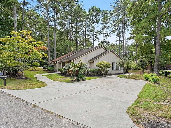 3rd image of 100 Hickory Dr.