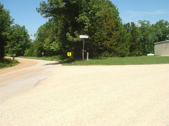 4th image of 568 Basswood Dr