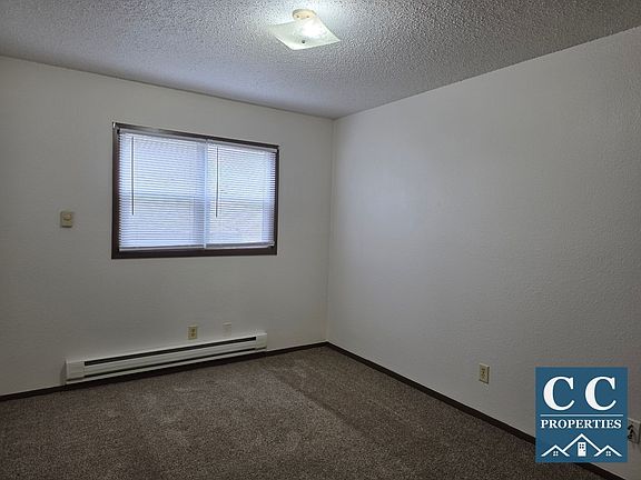 5th image of 2300 Clark St #8