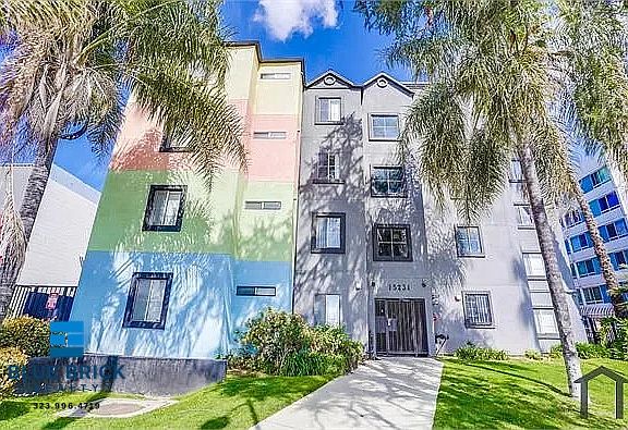 3rd image of 15231 Sherman Way APT 306