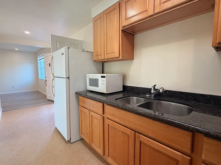 386 Maud Ave — Photo 5