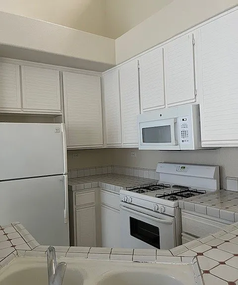 430 Navaro Pl #220 — Photo 2