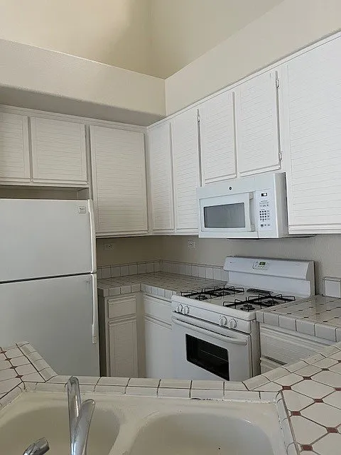 Building Photo - 430 Navaro Pl #220