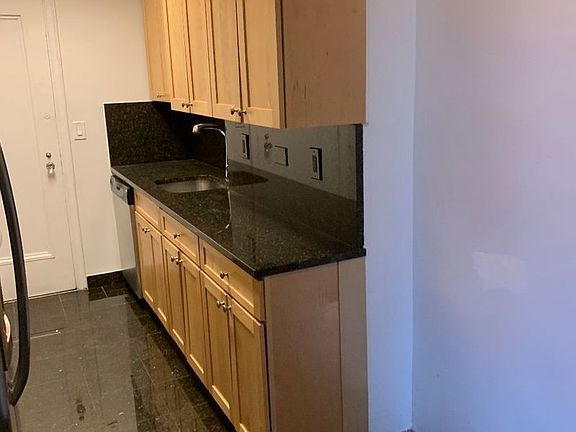 3rd image of 175 W 79th St #7C