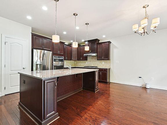 3rd image of 42938 Courtland Chase Sq