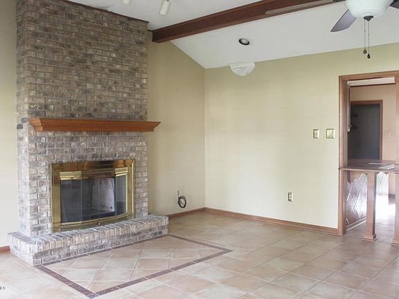 4th image of 101 Appalosa St