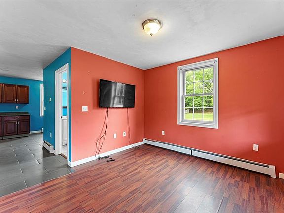 5th image of 79 Chestnut St