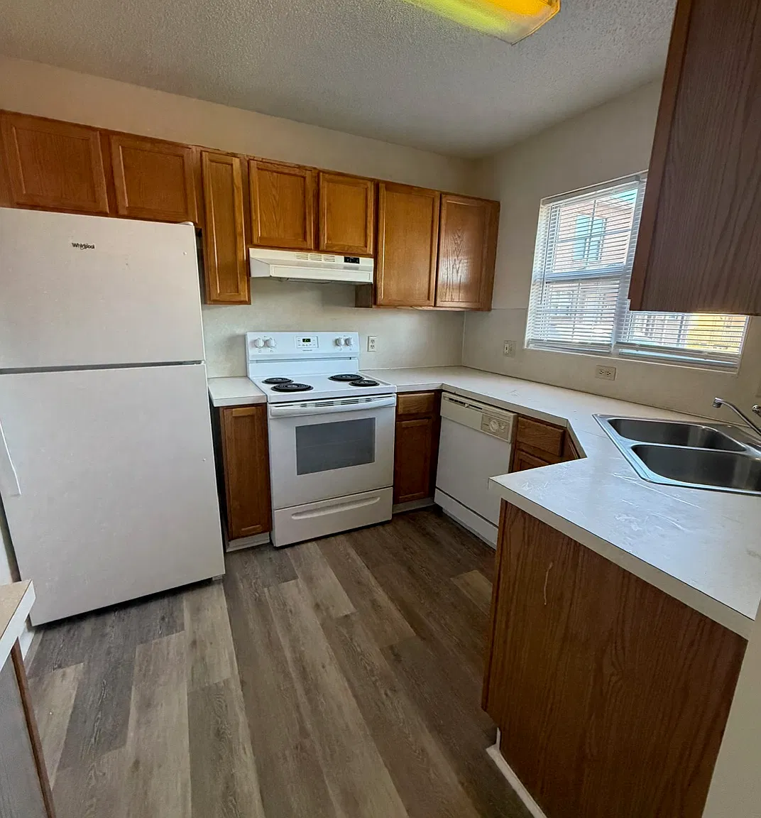 2 bed, 1.5 bath, 1100 sqft, $1,100 — Photo 2