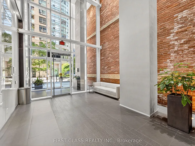 15 Grenville St #2902 — Photo 3