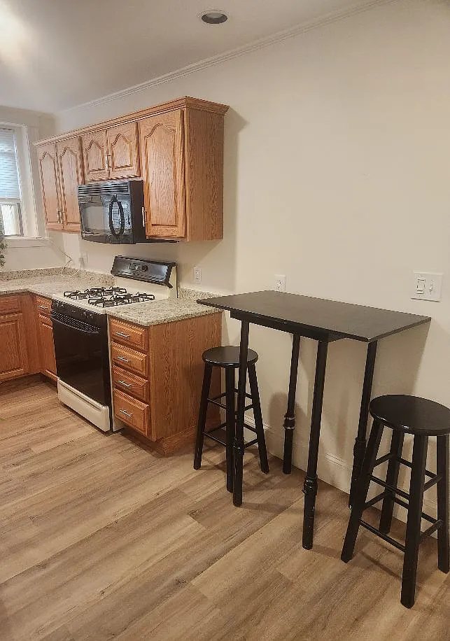 Studio, 400 sqft, $1,750 — Photo 4