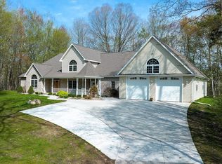 4884 Rivers Edge Dr, Mount Pleasant, MI 48858