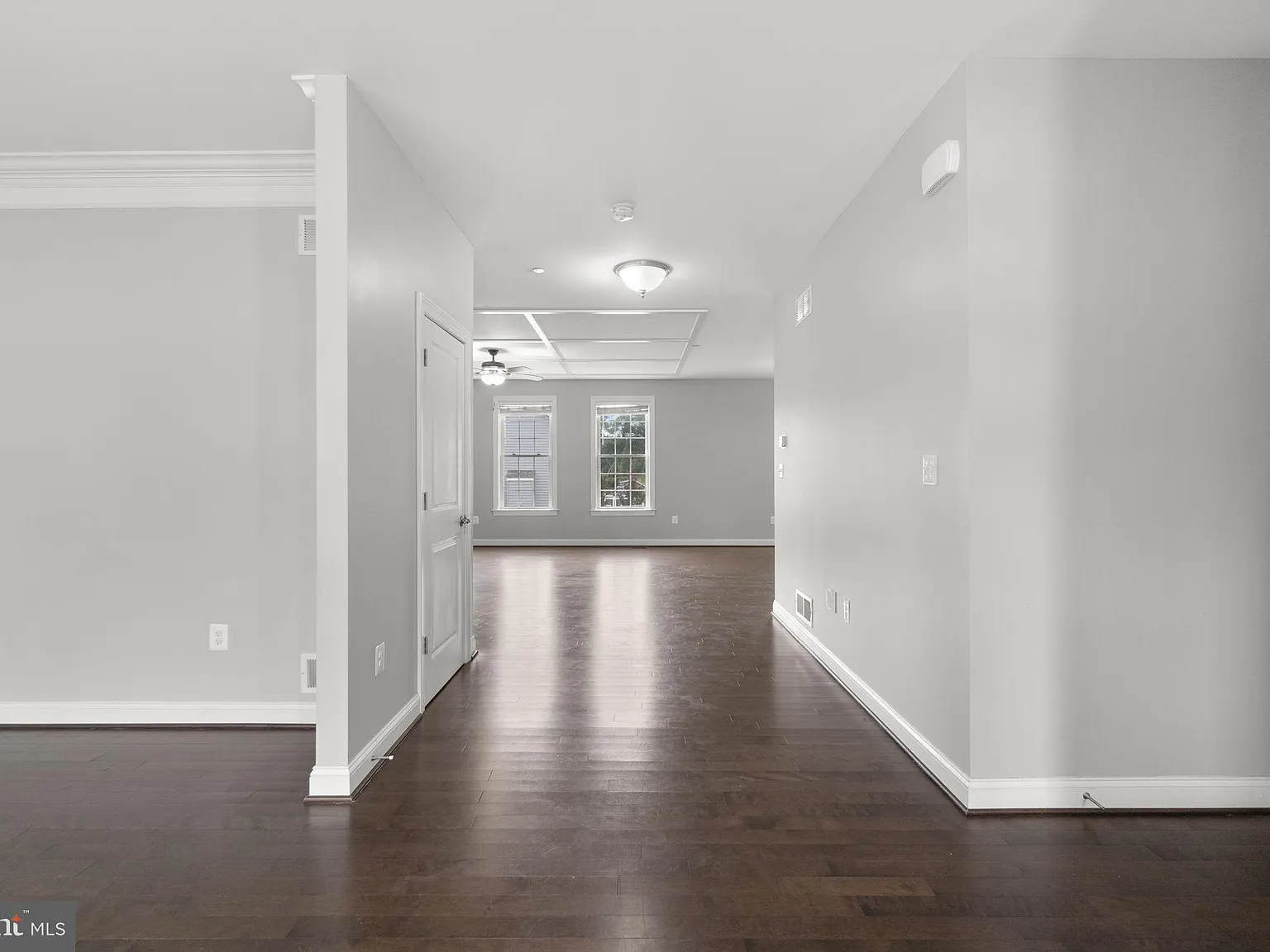 5 bed, 4.5 bath, 4600 sqft, $4,200 — Photo 3