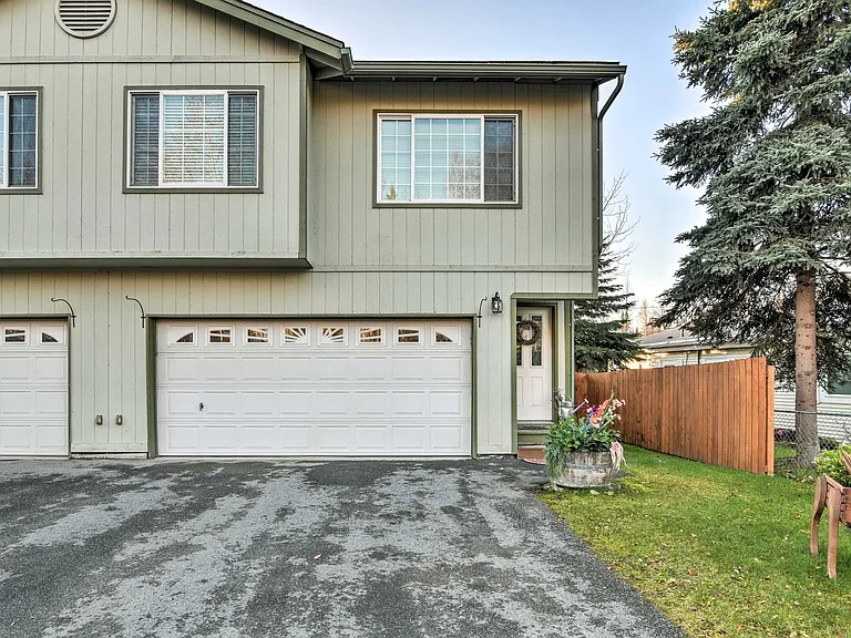 2432 Glacier St — Photo 30