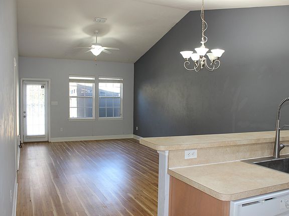 4th image of 682 Brooke Hampton Dr