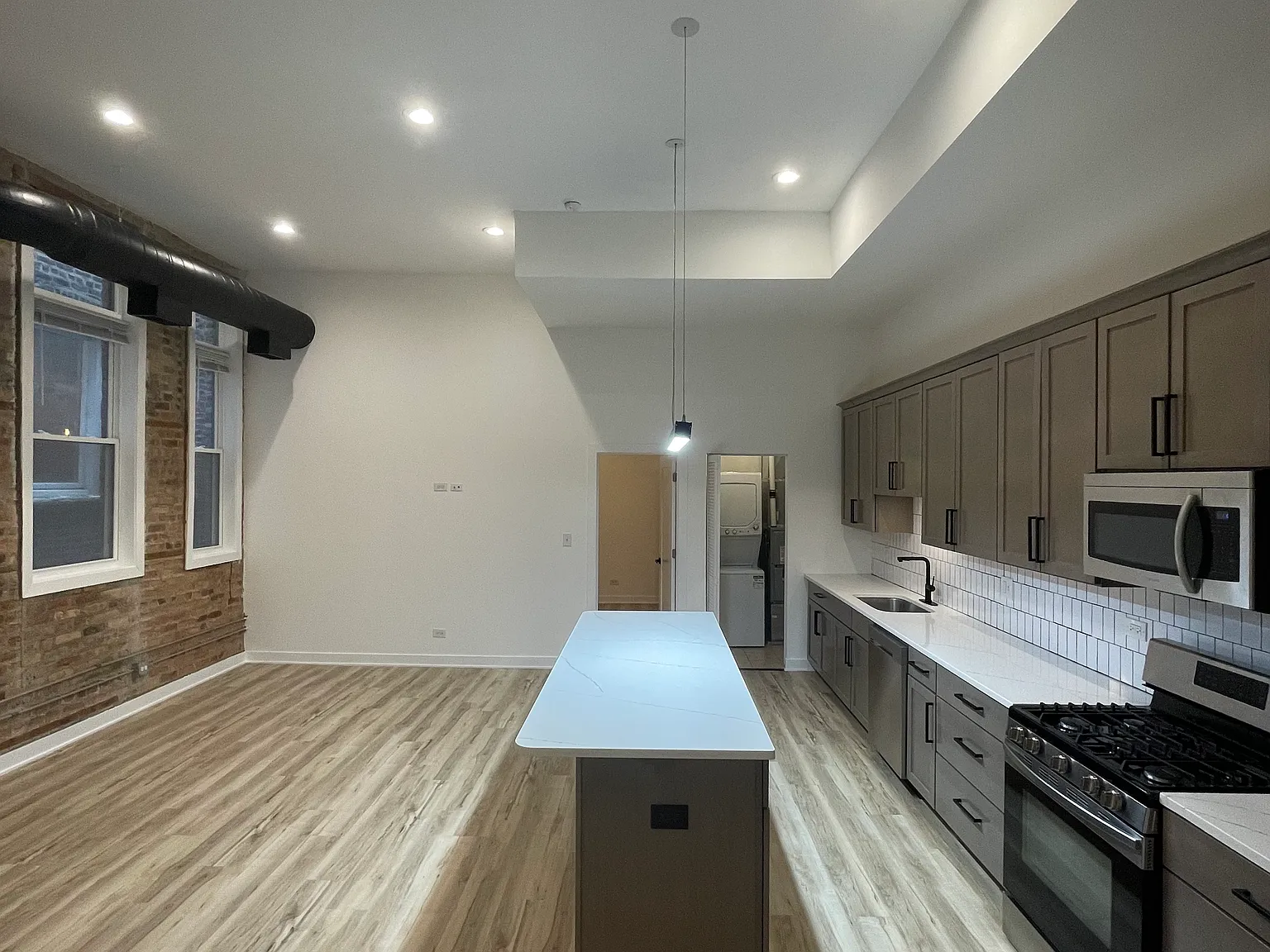 2 bed, 950 sqft, $2,150 — Photo 4