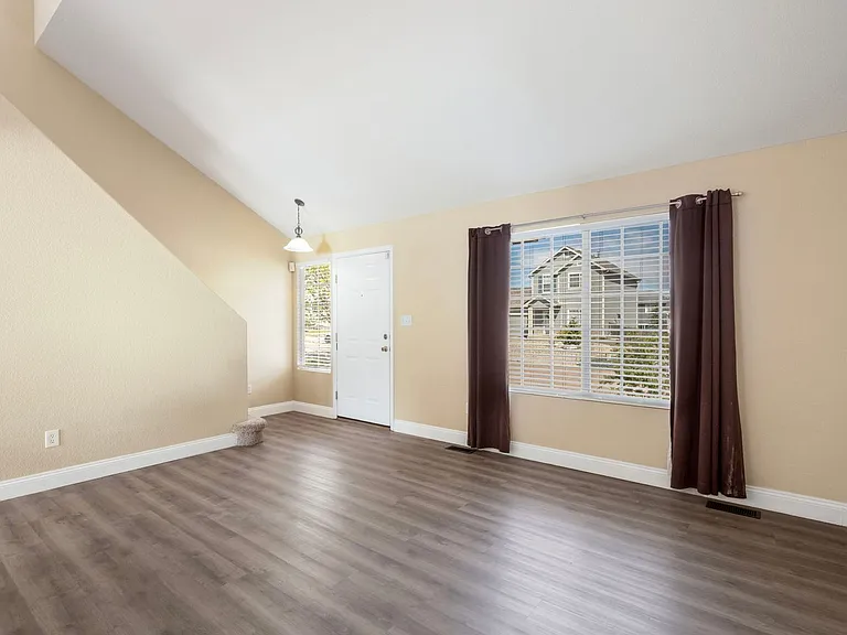 6276 Riverdale Dr — Photo 4
