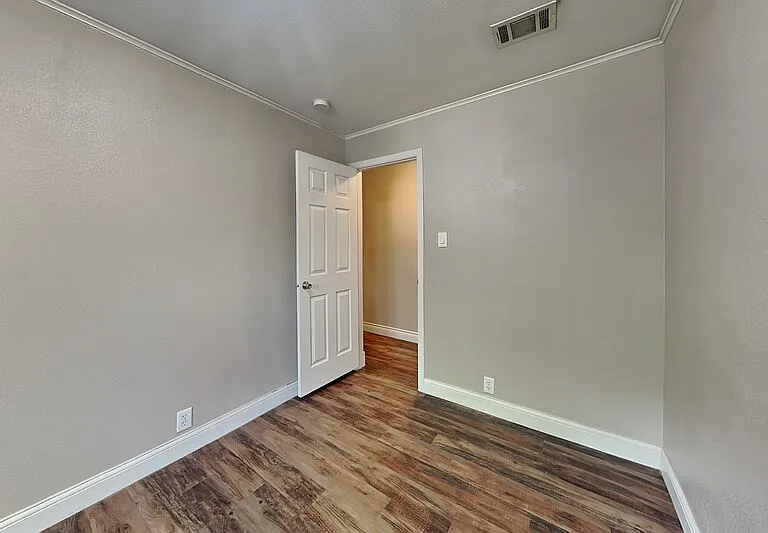 1416 Record Crossing Rd — Photo 3