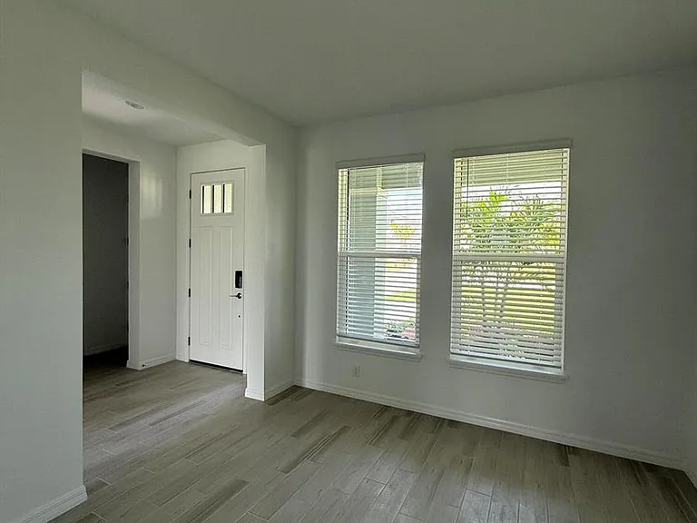 11629 SW Macelli Way — Photo 2