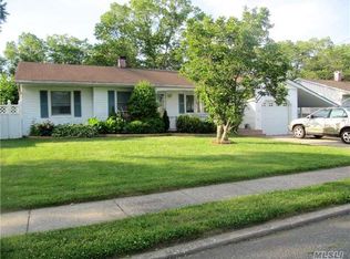 23 Warren St, Brentwood, NY 11717