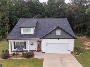 212 Live Oak Ln, Comer, GA 30629