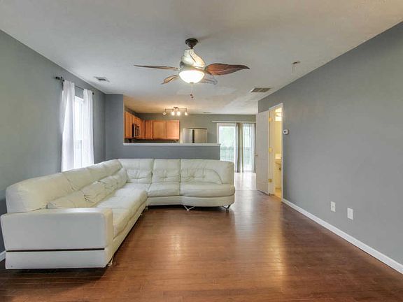 4th image of 2889 Creekbend Dr