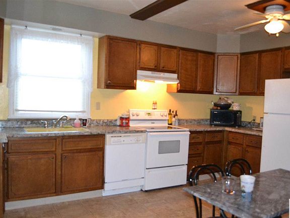 2nd image of 2135 Grandview Blvd