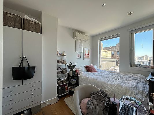 5th image of 309 Grand St #3B