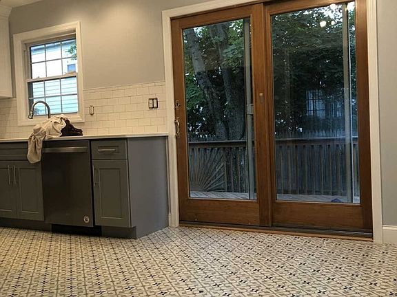 5th image of 27 Oakland Ave
