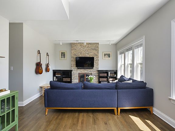 2nd image of 1646 W Berwyn Ave APT 2e