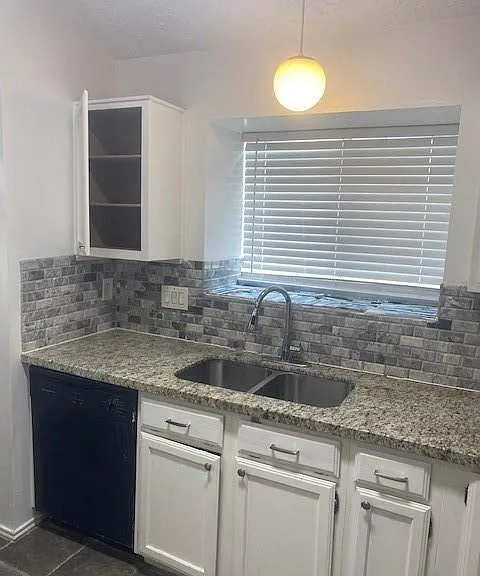 8511 1/2 Opalwood Ct — Photo 10