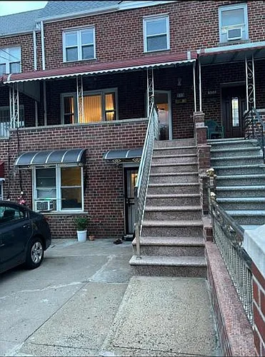 933 Brady Ave Photo 1