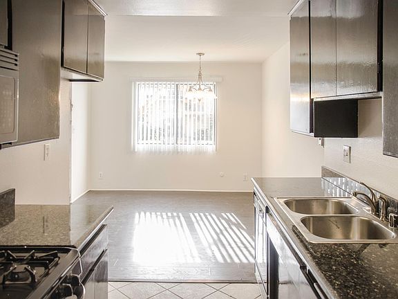 4th image of 11545 Moorpark St APT 202