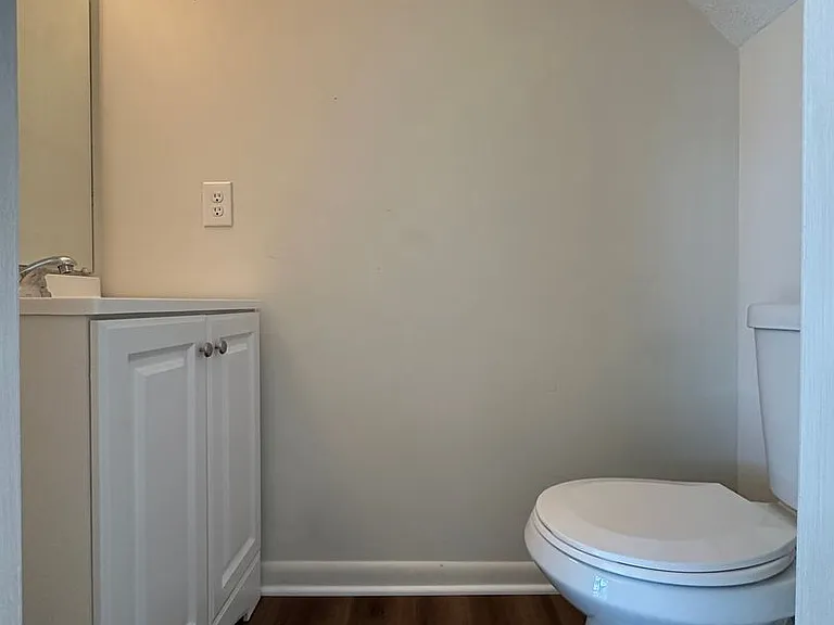 327 Georgetowne Ct — Photo 7