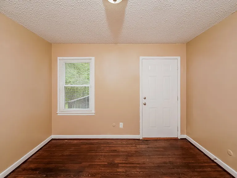 1011 Menlo Ln — Photo 9