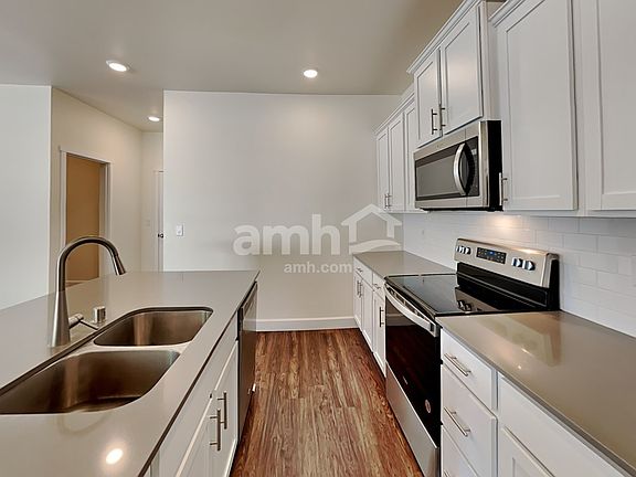 4th image of 233 Smith Dr