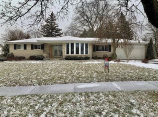 418 Bella Vista Dr, Grand Blanc, MI 48439