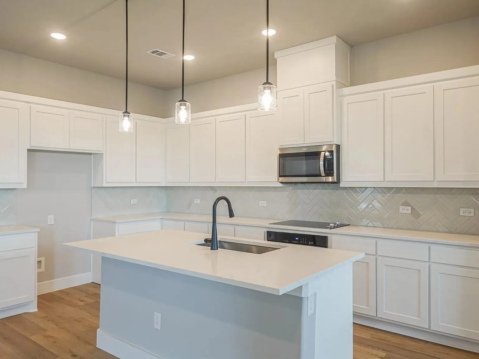 3 bed, 1600 sqft, $2,500 — Photo 4