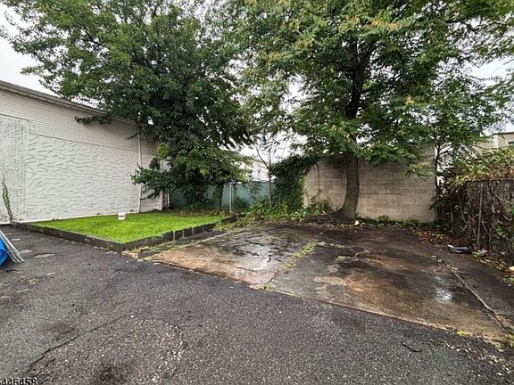 4th image of 476 S 18th St #1