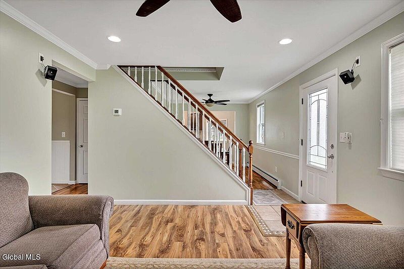 5th image of 1049 Helen Street