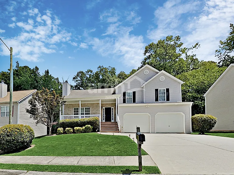 5759 Newnan Cir — Photo 1