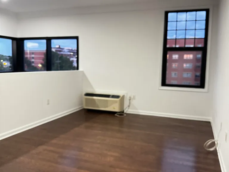 190 Culver Ave #304 — Photo 11