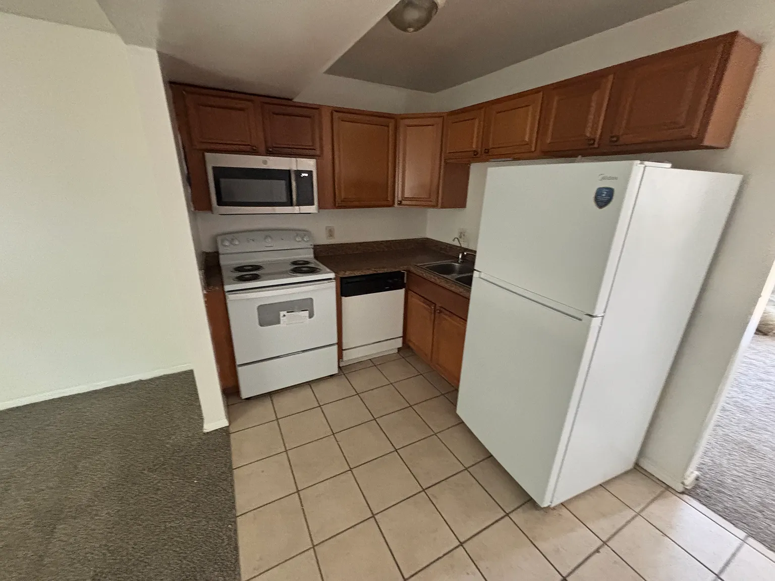 2 bed, 1100 sqft, $1,400 — Photo 3