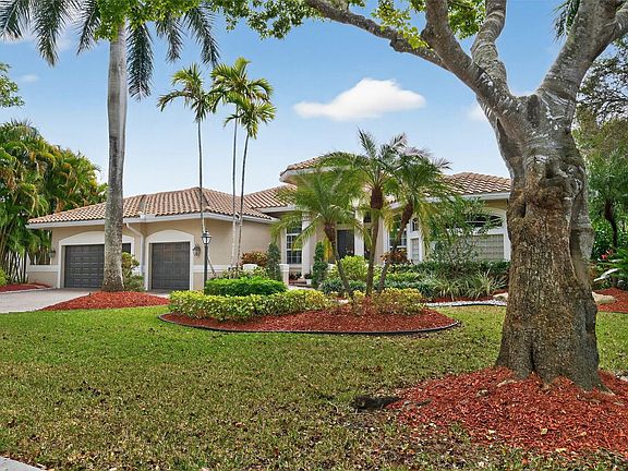 4th image of 10110 NW 68th Court