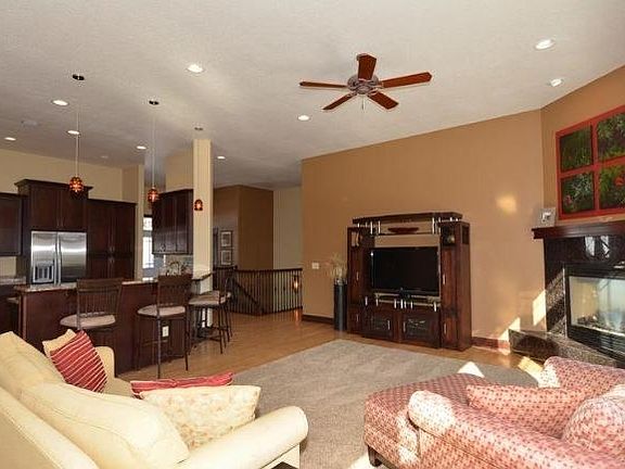 3rd image of 1919 Coldwater Creek Dr