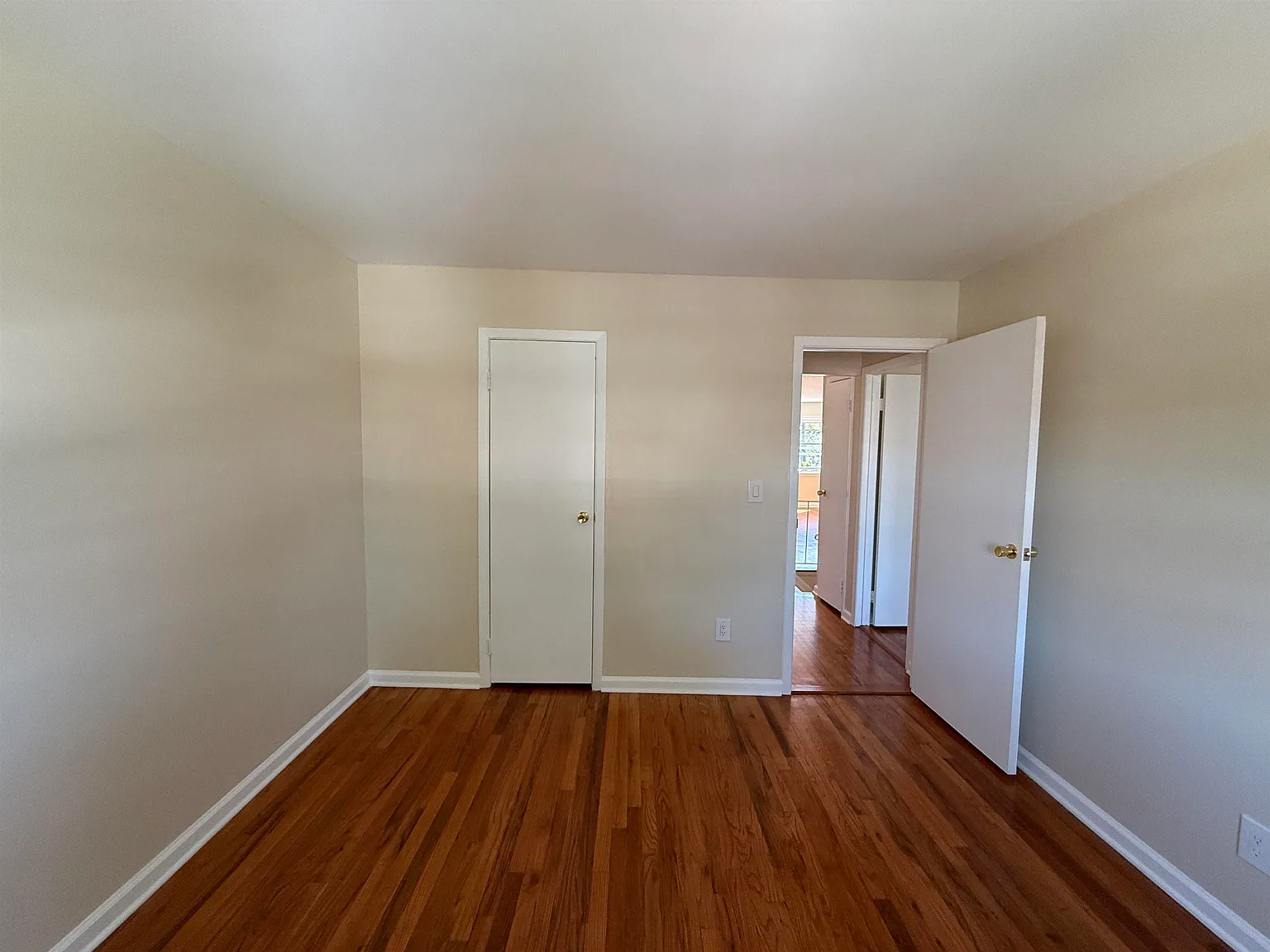 2 bed, 1.0 bath, 900 sqft, $2,100 — Photo 2